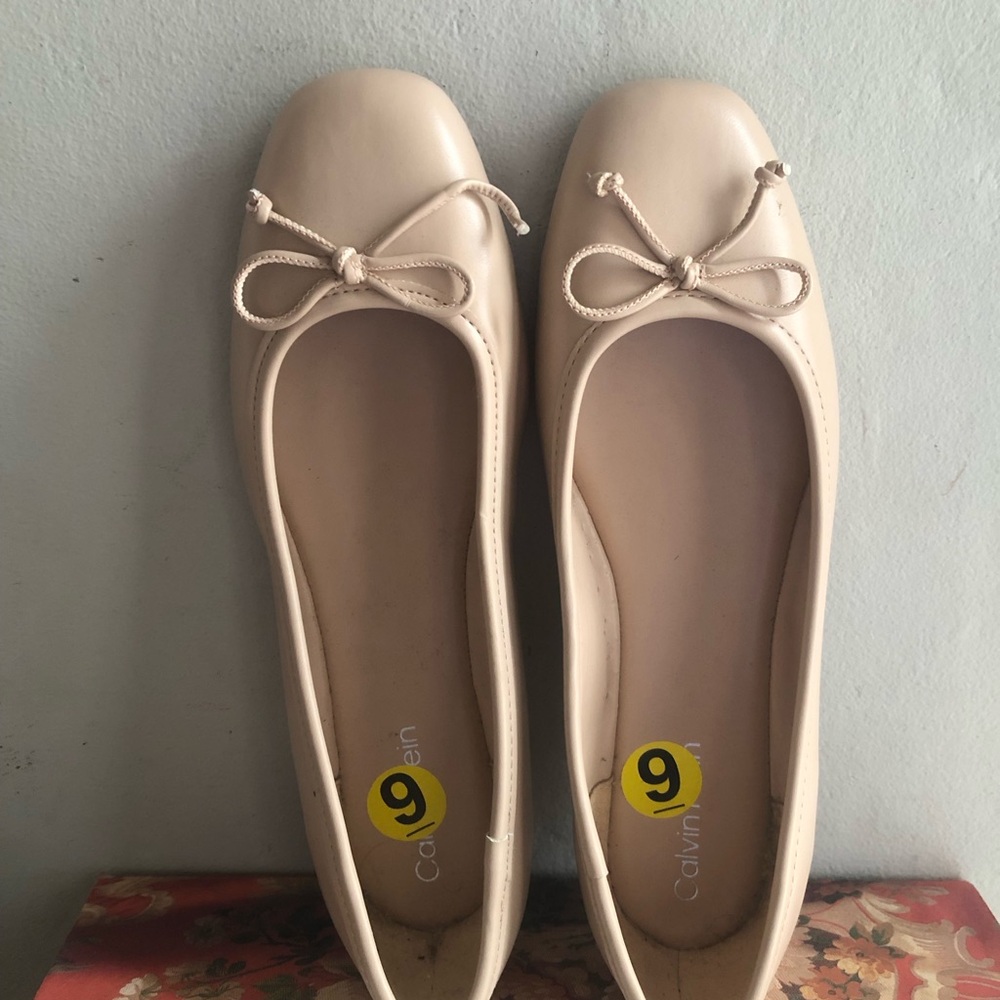 Calvin Klein Nude Leather Ballet Flats with Bow size 9 brand new never worn